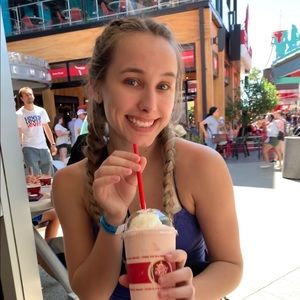 Meet your Posher, Julia